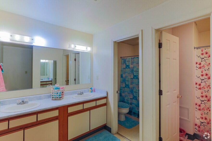More Photos Of 2708 Wehnwood Rd, Altoona Apartments For Sale