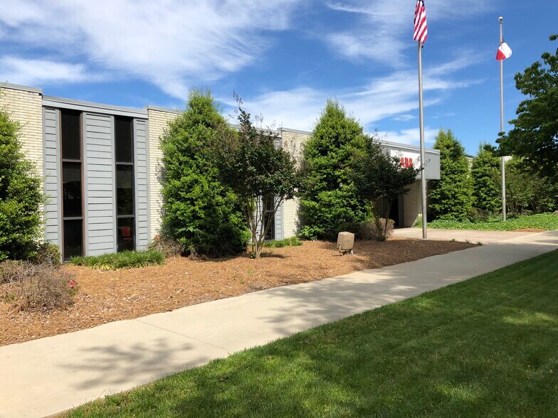 More Photos Of 4401 E Dixon Blvd, Shelby Manufacturing For Lease