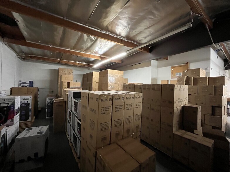 More Photos Of 16146 Leadwell St, Van Nuys Warehouse For Lease