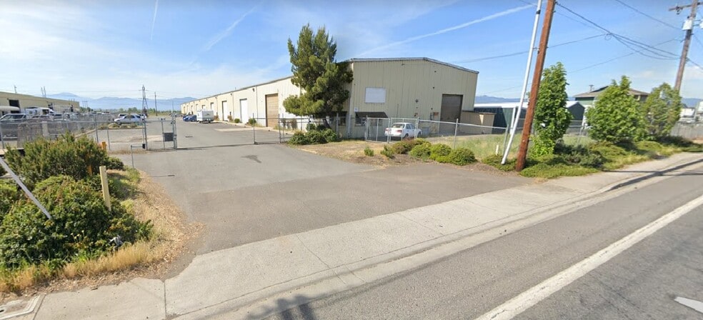 More Photos Of 1710 Antelope Rd, White City Warehouse For Lease