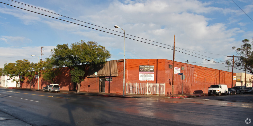 Primary Photo Of 3216 S Broadway, Los Angeles Warehouse For Lease