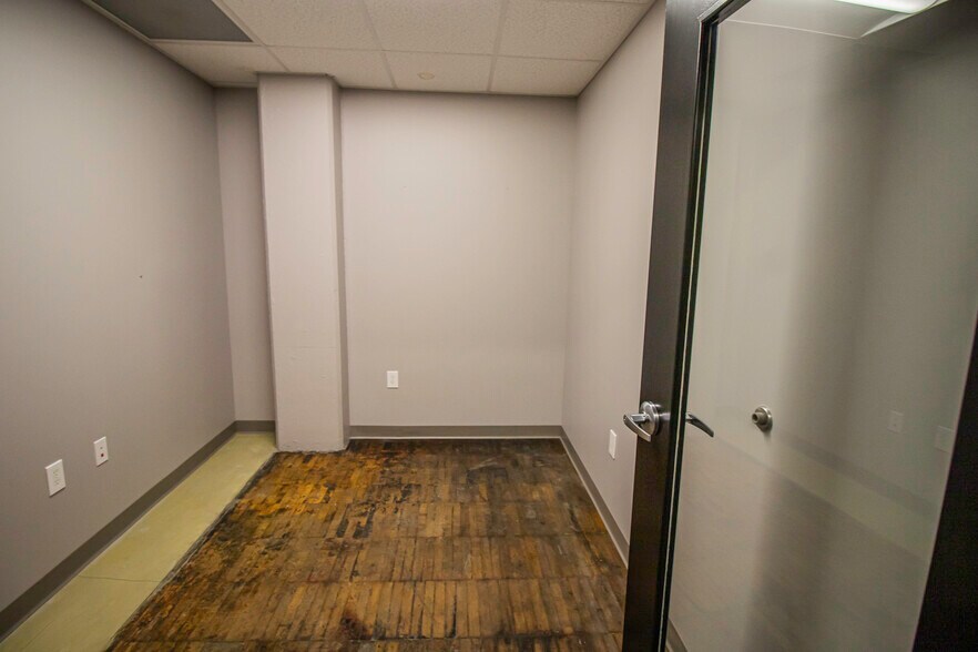 More Photos Of 615 Ferry St, Lafayette Office Residential For Lease