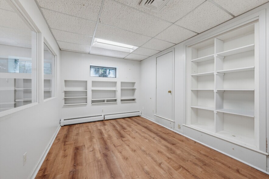 More Photos Of 318 Main St, Berlin Office For Sale