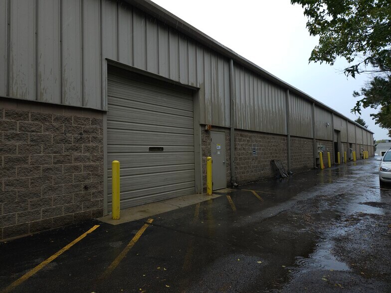 More Photos Of 825 W 75th St, Willowbrook Light Manufacturing For Lease