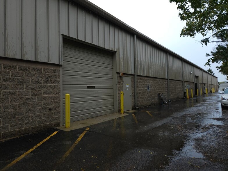 More Photos Of 825 W 75th St, Willowbrook Light Manufacturing For Sale