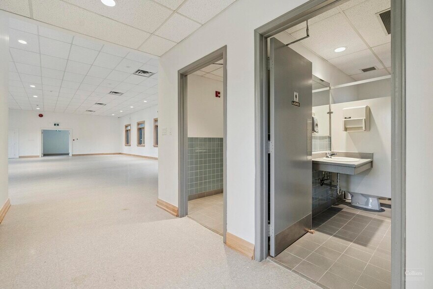 More Photos Of 43 Main St S, Milton Freestanding For Sale