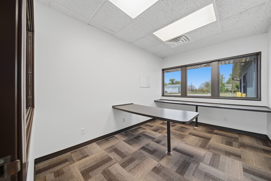More Photos Of 1010 S 7th St, Rochelle Flex For Sale