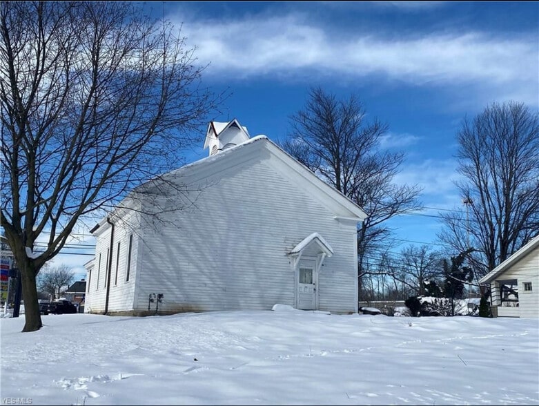 More Photos Of 9807 Columbia Rd, Olmsted Falls Freestanding For Lease