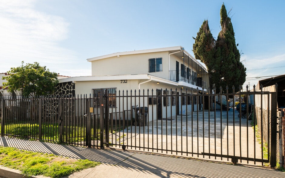 More Photos Of 732 W 76th St, Los Angeles Apartments For Sale