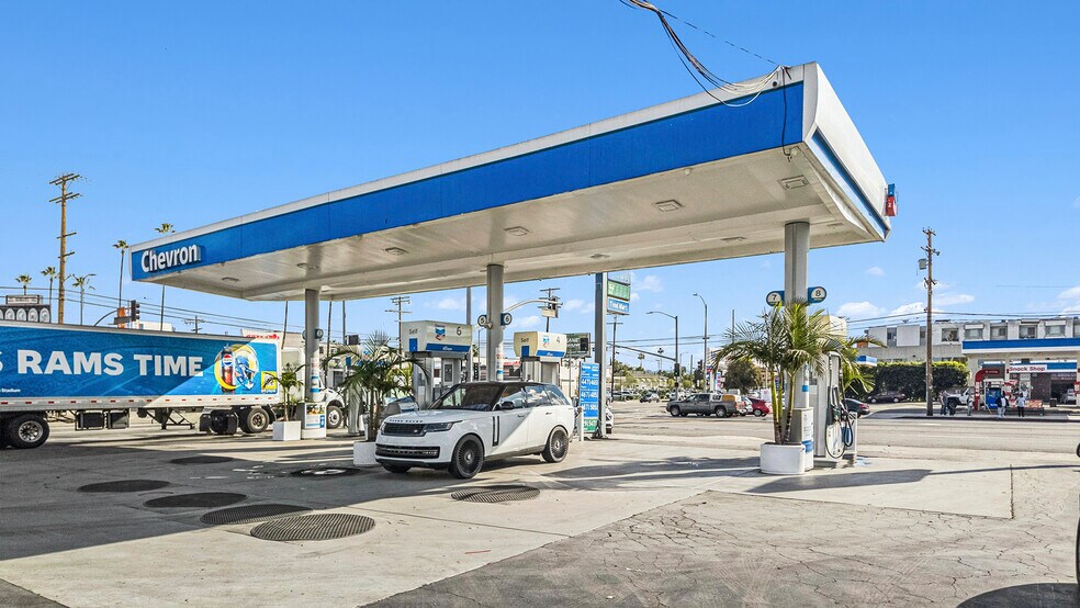More Photos Of 16103 Sherman Way, Van Nuys Service Station For Sale