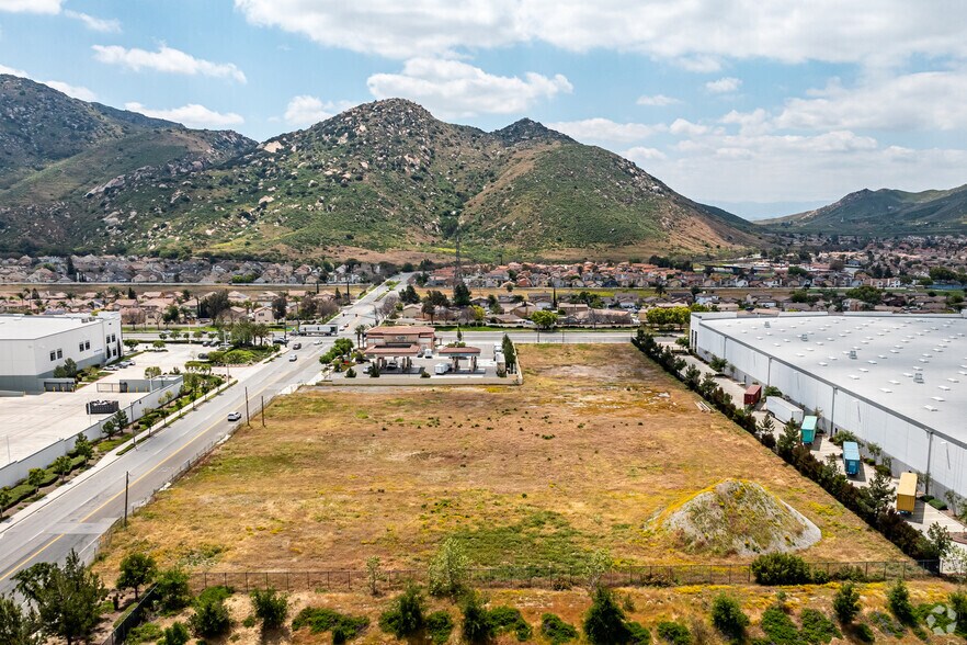 More Photos Of 11216 Citrus Ave, Fontana Distribution For Lease