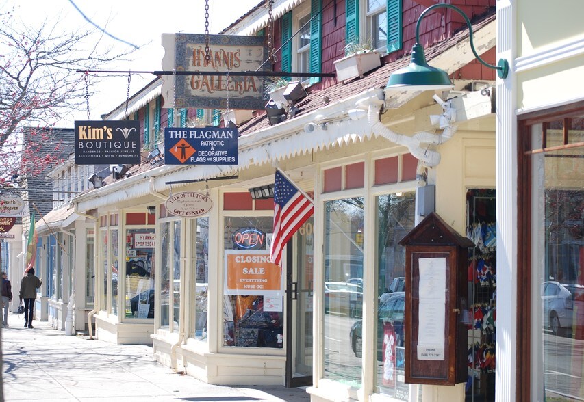 More Photos Of 606 Main St, Hyannis Restaurant For Lease
