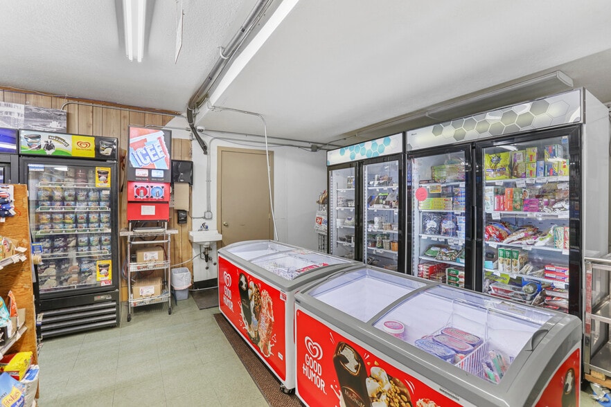 More Photos Of 31815 E Historic Columbia RI Hwy, Troutdale Convenience Store For Sale