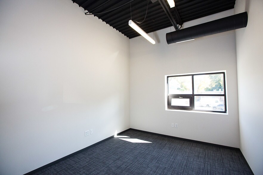 More Photos Of 3000 Mercier St, Kansas City Coworking Space