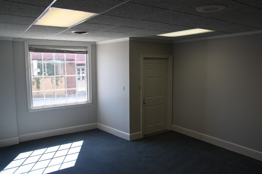 More Photos Of 215 Church St, Lenoir Office For Lease