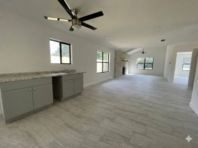 More Photos Of 4130 Williams Dr, Georgetown Loft Creative Space For Lease