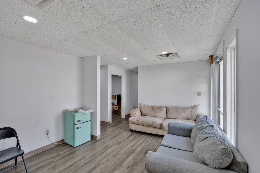 More Photos Of 3548 Cumberland Rd, Cumberland Warehouse For Sale