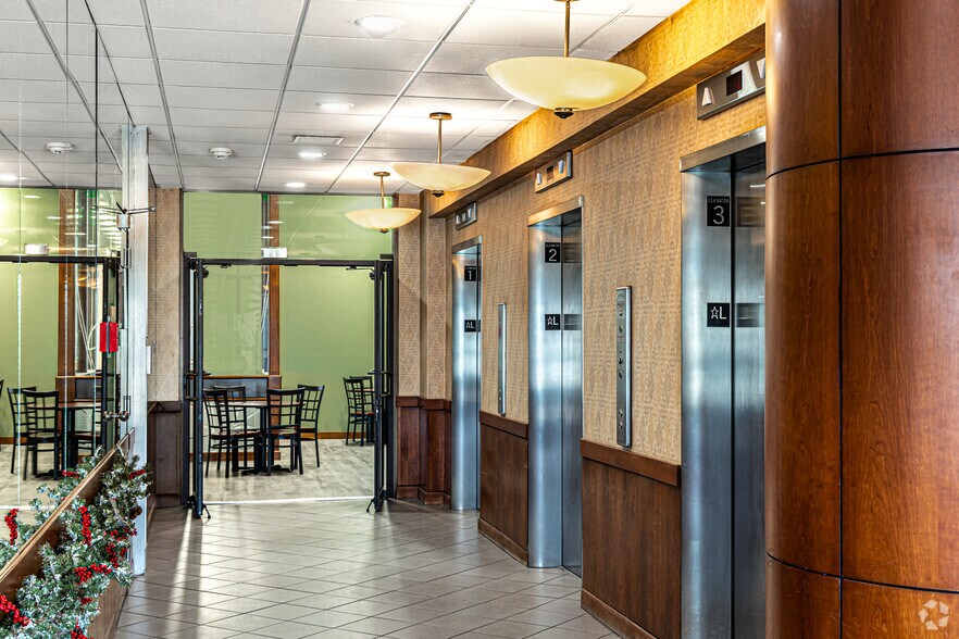 More Photos Of 4240 Blue Ridge Blvd, Kansas City Office For Lease