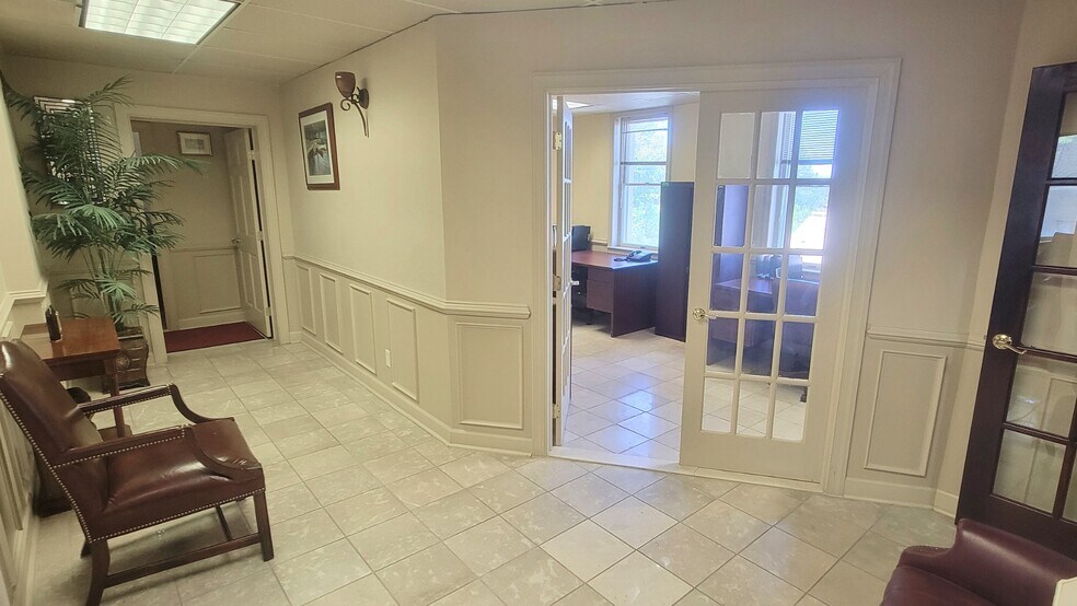 More Photos Of 12100-12128 Heritage Park Cir, Silver Spring Medical For Lease