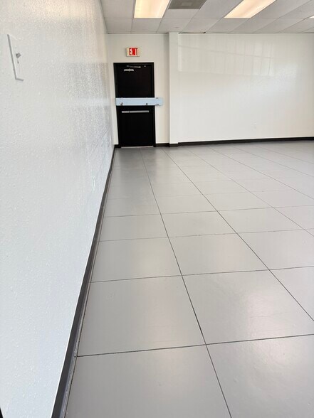 More Photos Of 2910 Antoine Dr, Houston Unknown For Lease