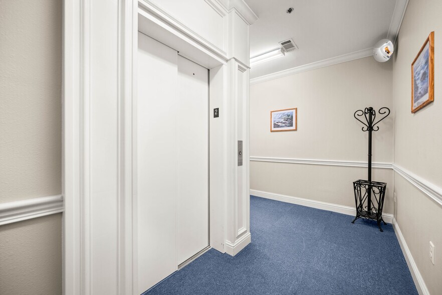 More Photos Of 816 University Pky, Natchitoches Office For Sale