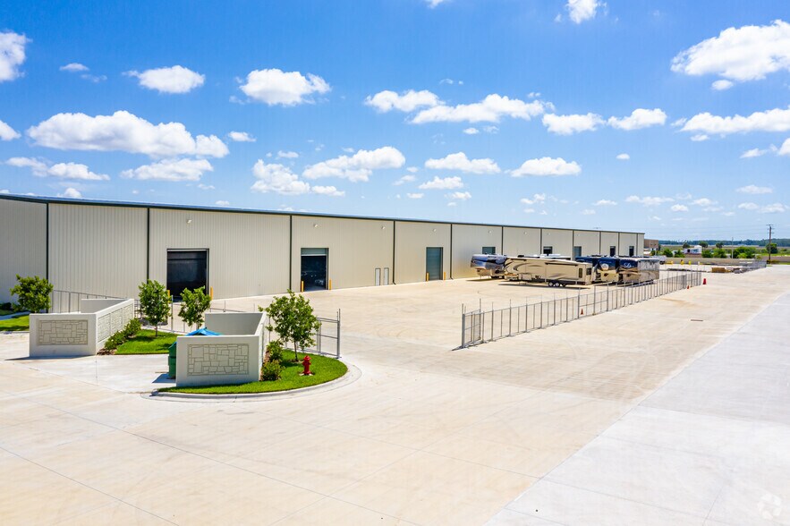 More Photos Of 16120 Lee Rd, Fort Myers Unknown For Lease