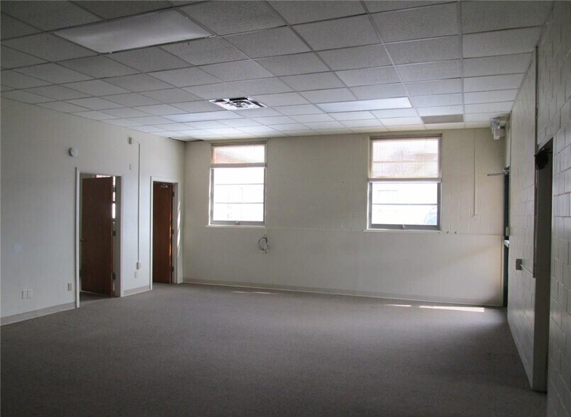 More Photos Of 90 S Park St, Willimantic Warehouse For Lease