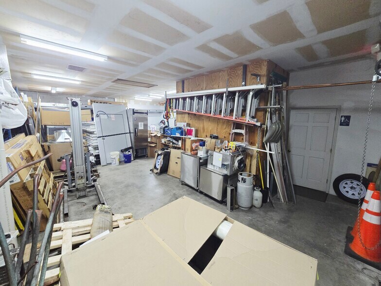 More Photos Of 4985 Palm Ave, Winter Park Light Manufacturing For Sale