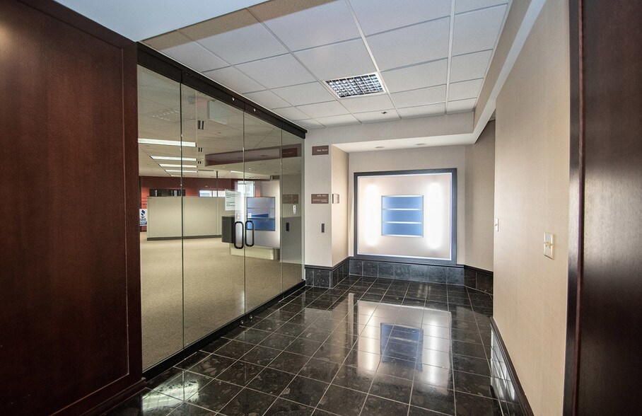 More Photos Of 9002 Purdue Rd, Indianapolis Office For Lease