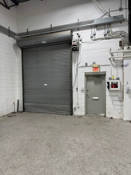 More Photos Of 134 Myer St, Hackensack Warehouse For Lease