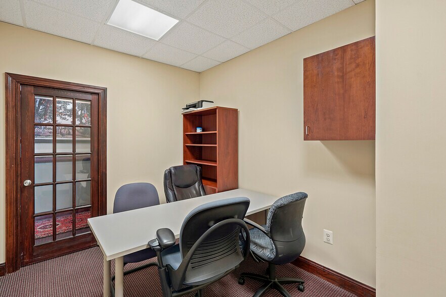 More Photos Of 19440 Golf Vista Plz, Lansdowne Medical For Sale