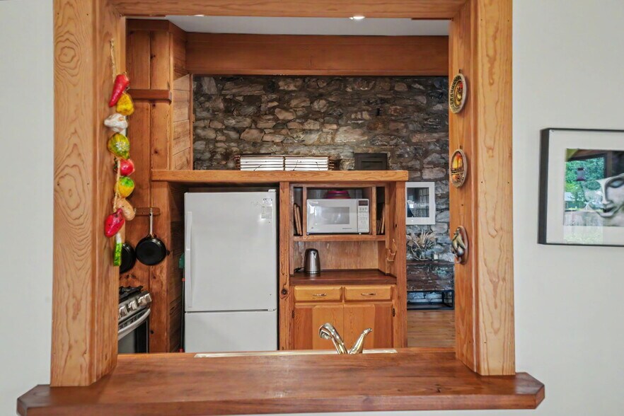 More Photos Of 21376 Consolation St, Volcano Specialty For Sale