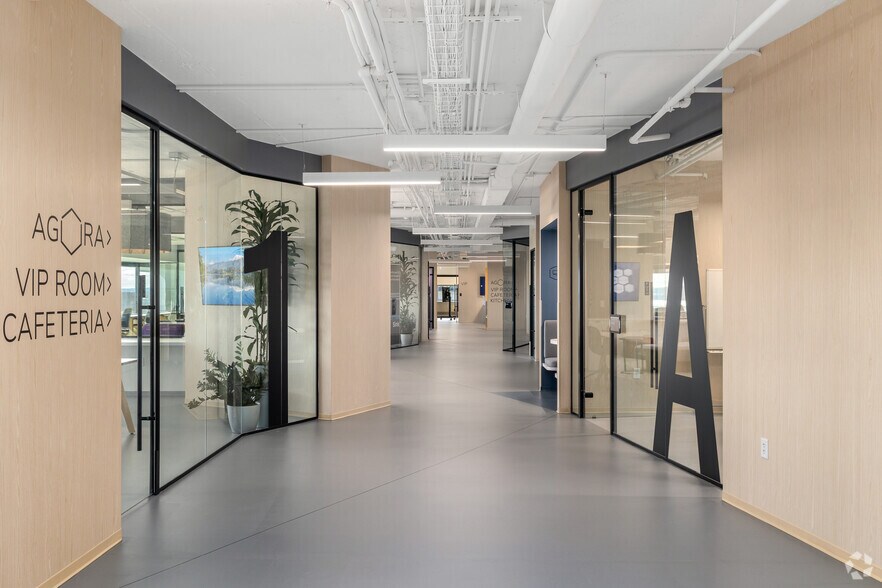 More Photos Of 1550 Crystal Dr, Arlington Office For Lease