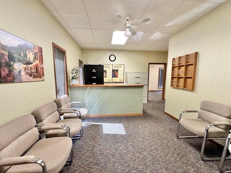 More Photos Of 3445-3449 Ridge Rd, Highland Office For Lease