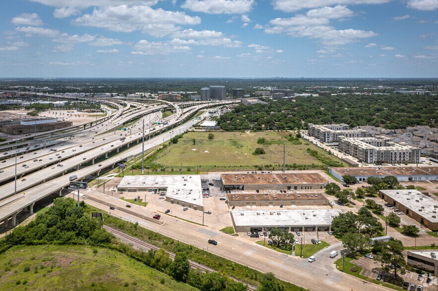 More Photos Of 9000 Hempstead Rd, Houston Light Distribution For Lease