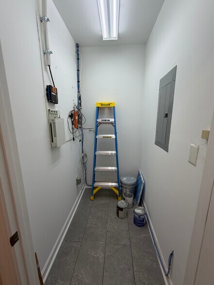 More Photos Of 1662 E Booker Dairy Rd, Smithfield Office For Lease