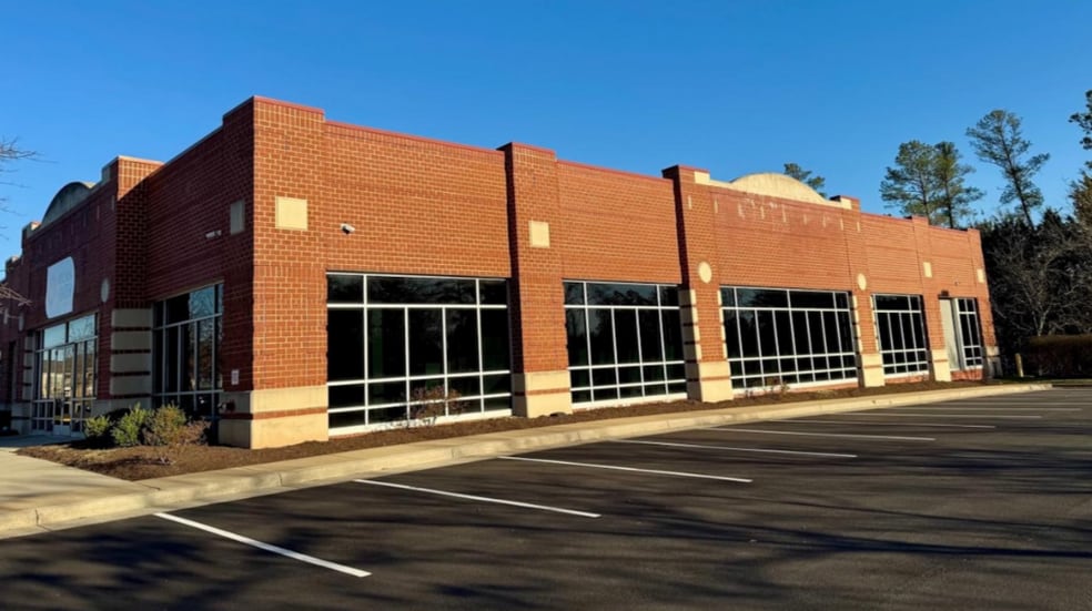 Primary Photo Of 45305 Catalina Ct, Sterling Showroom For Sale