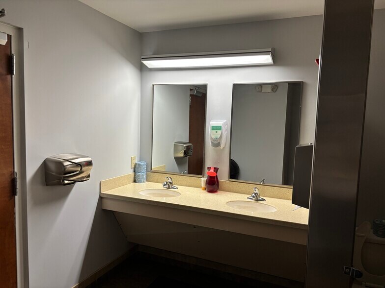 More Photos Of 126 Access Rd, Gaston Flex For Lease