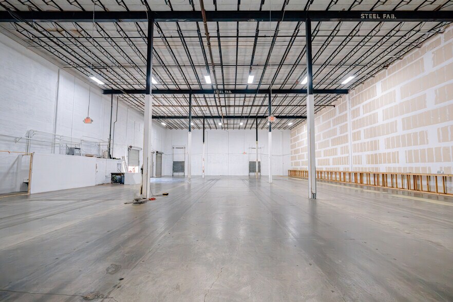 More Photos Of 6001 Powerline Rd, Fort Lauderdale Showroom For Lease