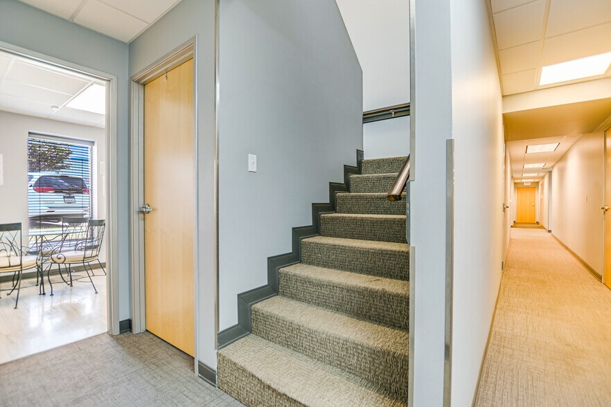 More Photos Of 271 Commercial Dr, Buda Warehouse For Sale