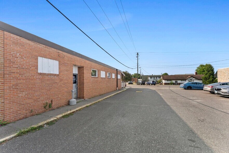 More Photos Of 118 Railroad Ave NE, Mora General Retail For Sale