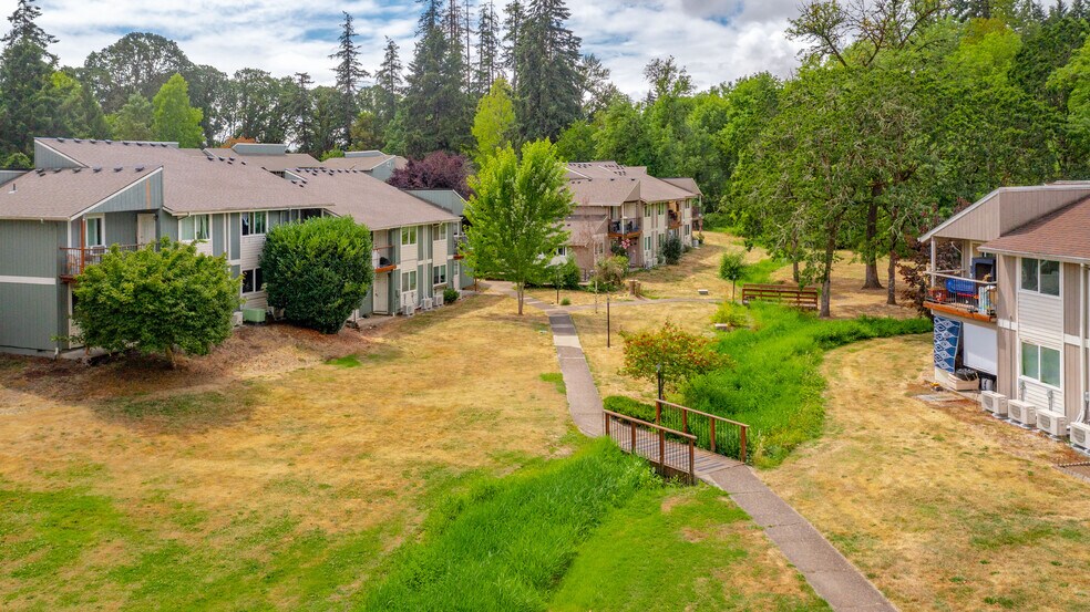 More Photos Of 2048 NE Highway 99W, McMinnville Apartments For Sale