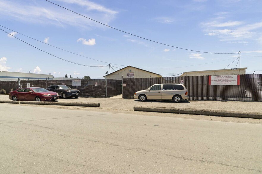 More Photos Of 29480 Pacific St, Hayward Self Storage For Sale