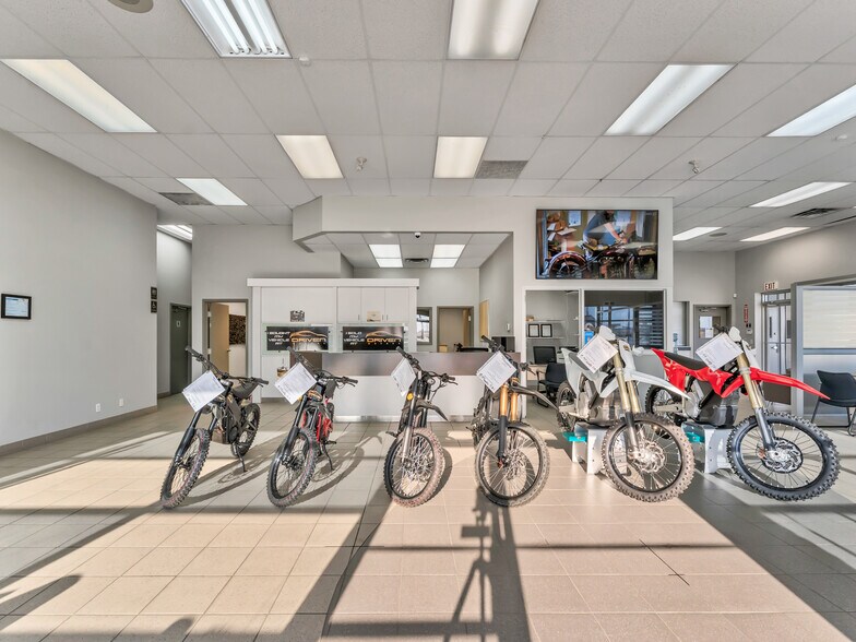 More Photos Of 1276 Trans Canada Way SE, Medicine Hat Showroom For Sale