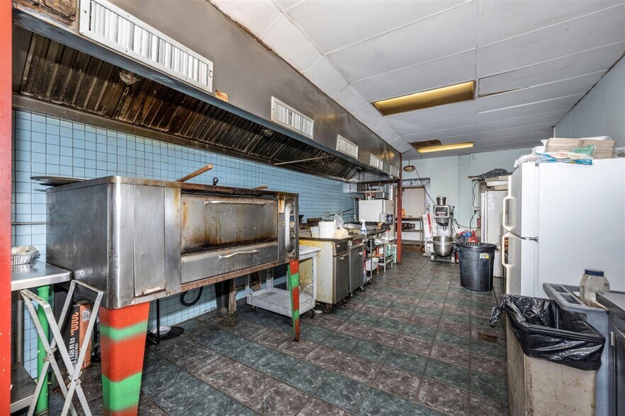 More Photos Of 615 S Main St, Woodsboro Restaurant For Sale