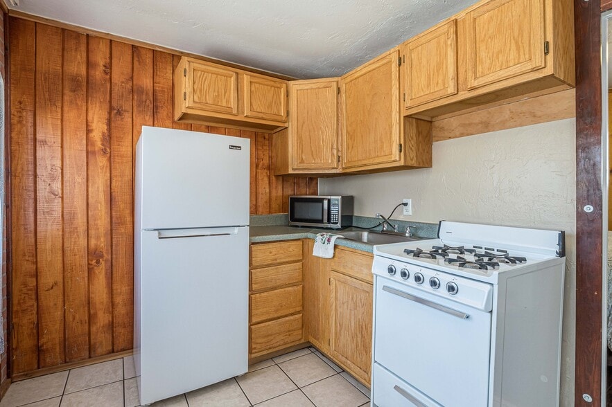 More Photos Of 21221 Baron Lake Dr, Cedaredge Hotel For Sale