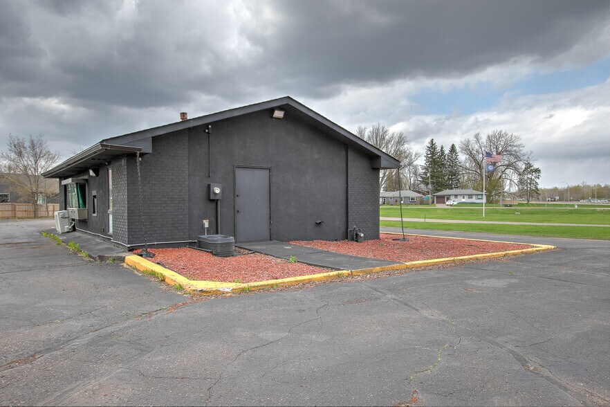 More Photos Of 111 4th Ave, Pease Flex For Sale