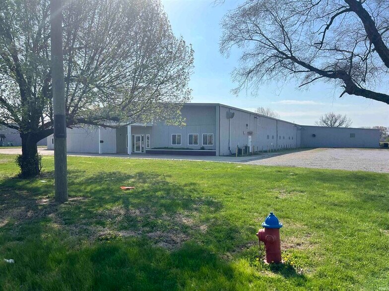 More Photos Of 1015 W 9th St, Mount Carmel Warehouse For Sale