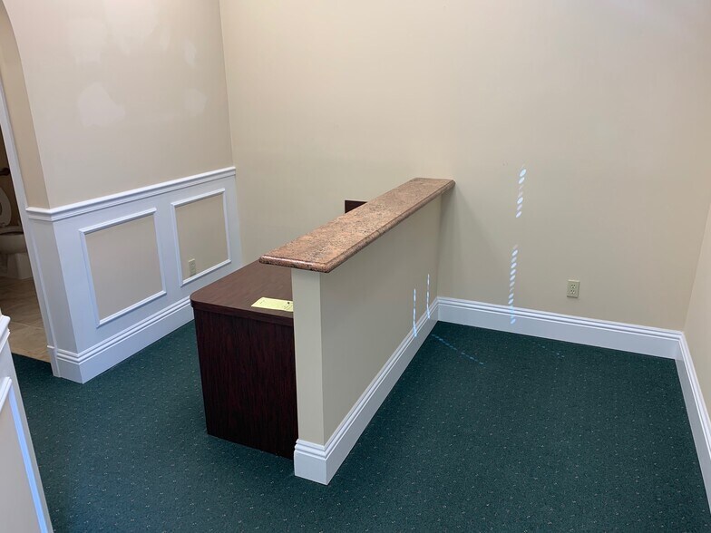 More Photos Of 1935 Commerce Ln, Jupiter Office For Lease