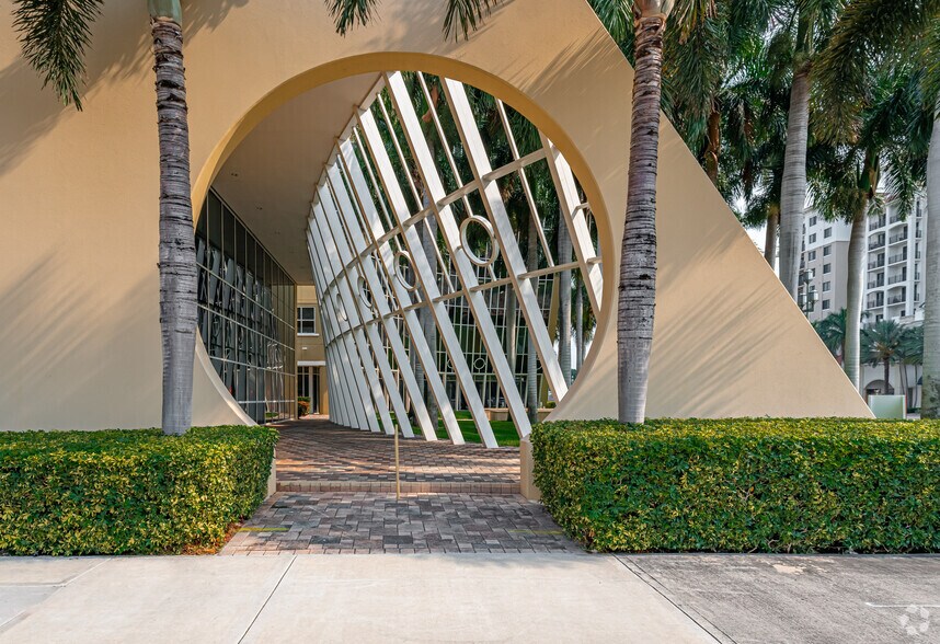 More Photos Of 925 S Federal Hwy, Boca Raton Office For Lease